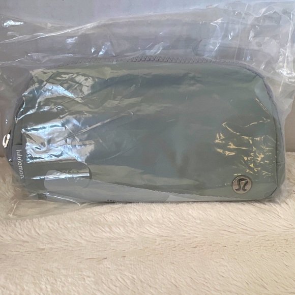 lululemon athletica Bags Lululemon Everywhere Belt Bag Silver Drop Poshmark